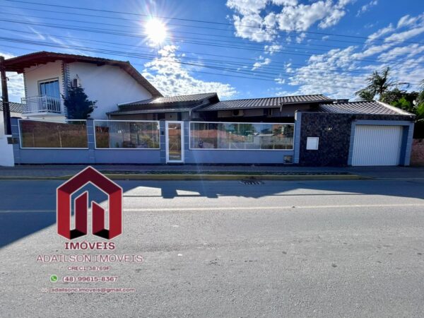 Casa Porteira Fechada à Venda em Balneário Piçarras/SC Brasil
