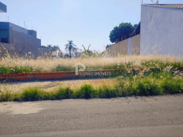 Lote/Terreno de 425m² no bairro Jardim Itamaraty, em Lençóis Paulista