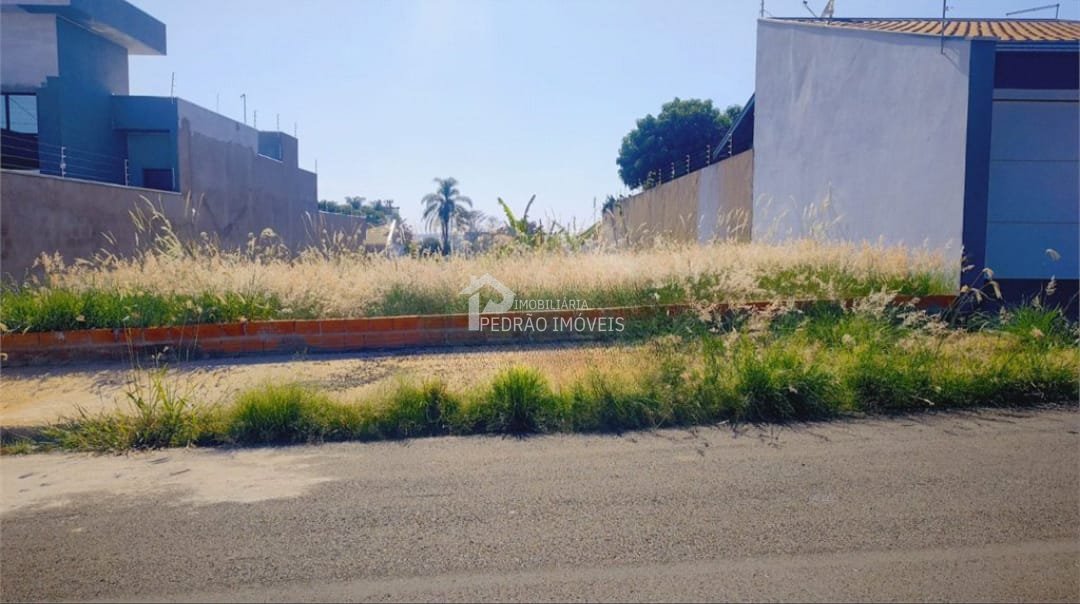 Lote/Terreno de 425m² no bairro Jardim Itamaraty, em Lençóis Paulista