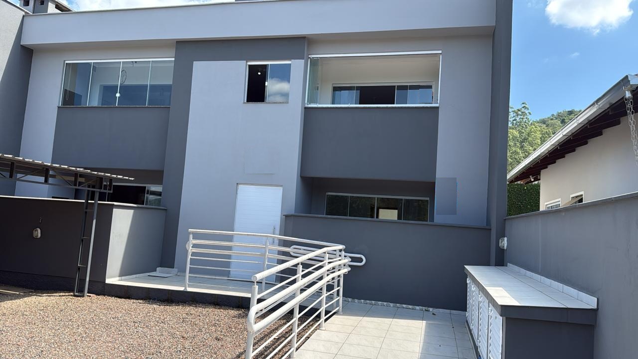 Apartamento semi mobiliado
