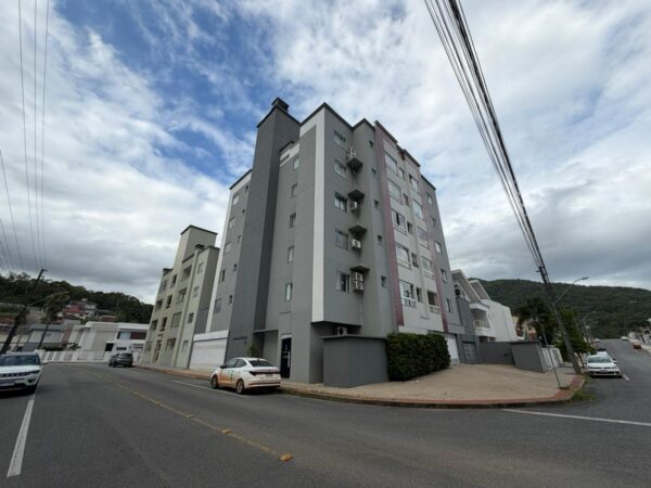 Apartamento semi mobiliado no Amizade. Jaguará do Sul