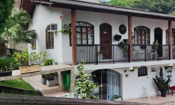 Casa 4 dormitórios 130m² 2 vagas Do Salto Blumenau/SC