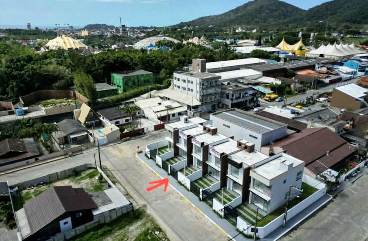 ÚLTIMA UNIDADE LINDO SOBRADO PERTO DO BETO CARRERO