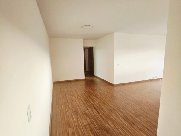 Apartamento reformado , 2 Quartos, vista livre , perto metro Alto da Boa Vista, São Paulo