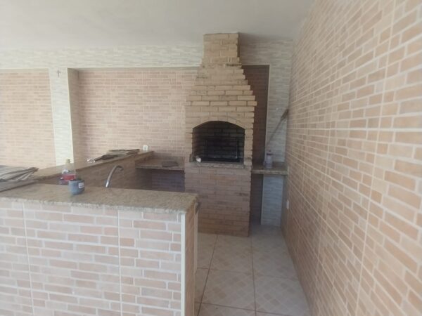 Vende ótima casa com quintal e churrasqueira no bairro Jardim França 1 em Guaratinguetá