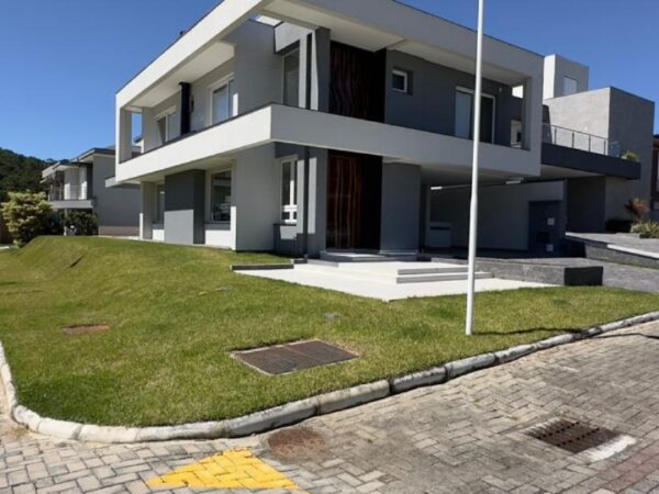 ✨CASA ALTOPADRÃO C/ ARQ. MODERNA nos Ingleses do Rio Vermelho, Florianópolis/SC✨BRASIL