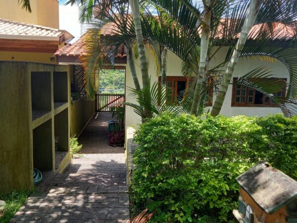Casa semi-térrea no Condomínio São Fernando  em Barueri
