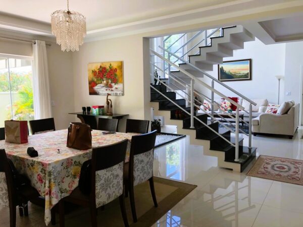 Casa de Luxo com 4 Suítes e 850m² de Terreno | Residencial Lagoa Bonita