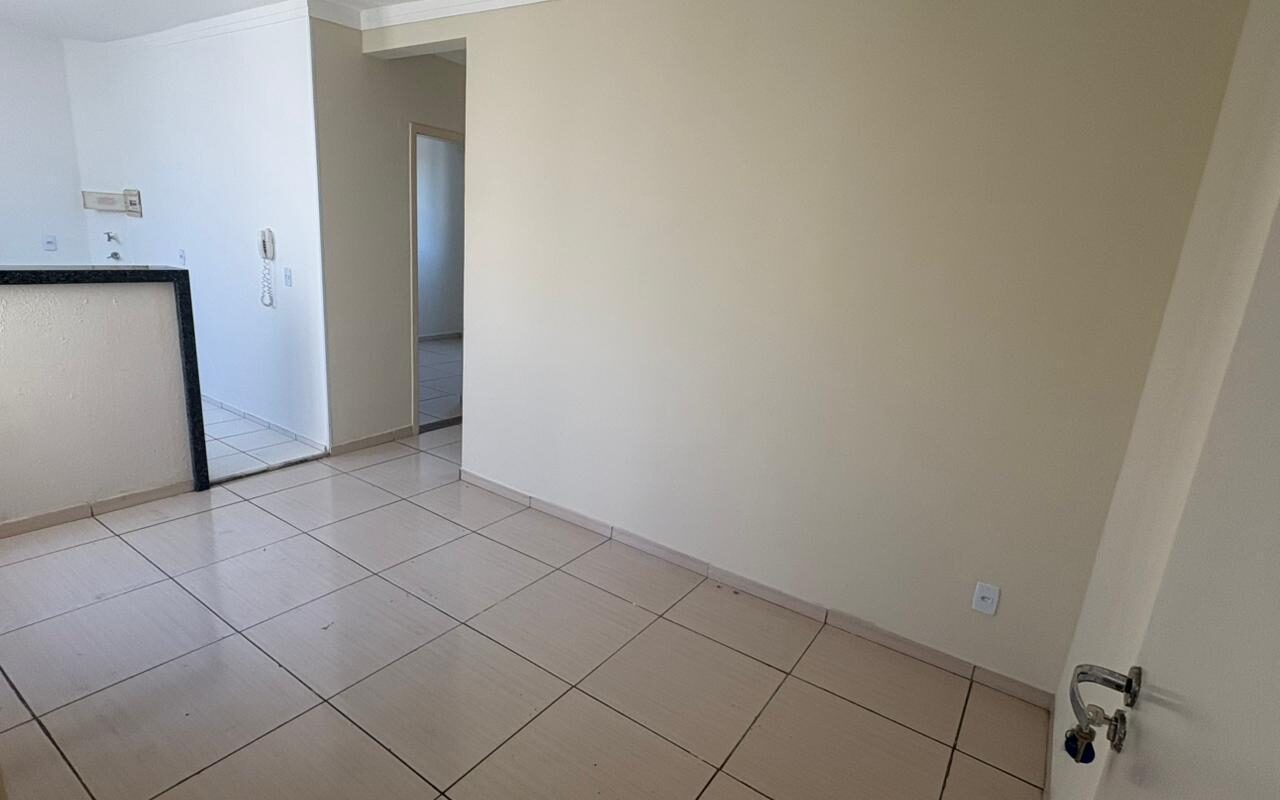 APTO 4º ANDAR, COND COM PISCINA, 2 VAGAS