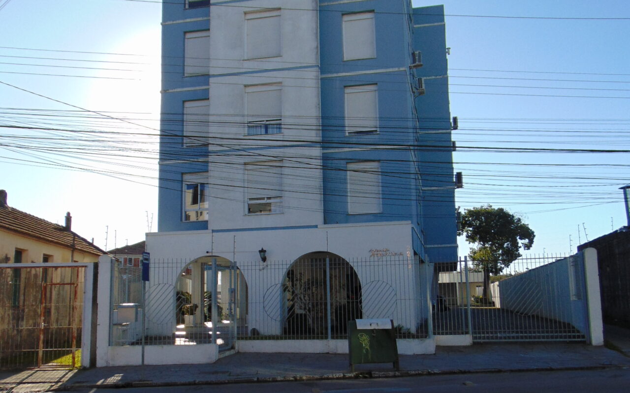 Venda: Apto 2 Quartos, Garagem, Elevador. Ficam Móveis da Cozinha, Banheiro e Quarto