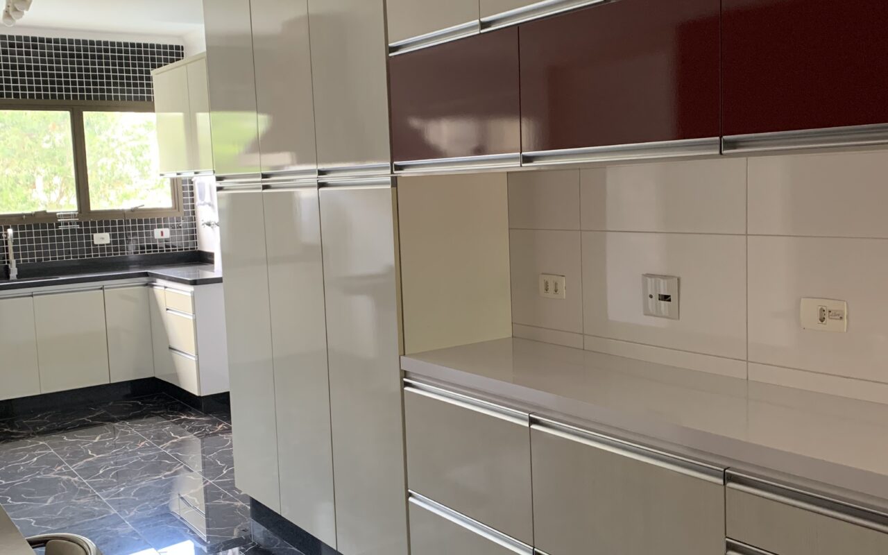 Vendemos no Morumbi apartamento com 4 Quartos, 2 Suites, 5 vagas de garagem, 200m2