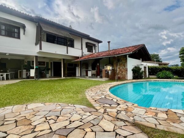 Excelente casa com Piscina, no Jd Panorama 1.Varanda ,área gourmet com churrasqueira