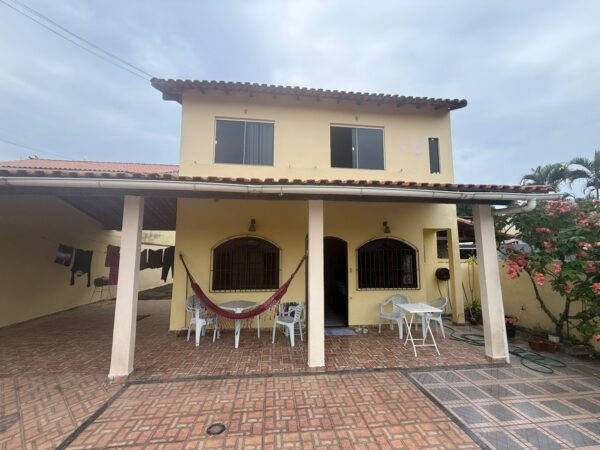 Casa á venda com área externa, garagem para 5 carros, no Canellas City
