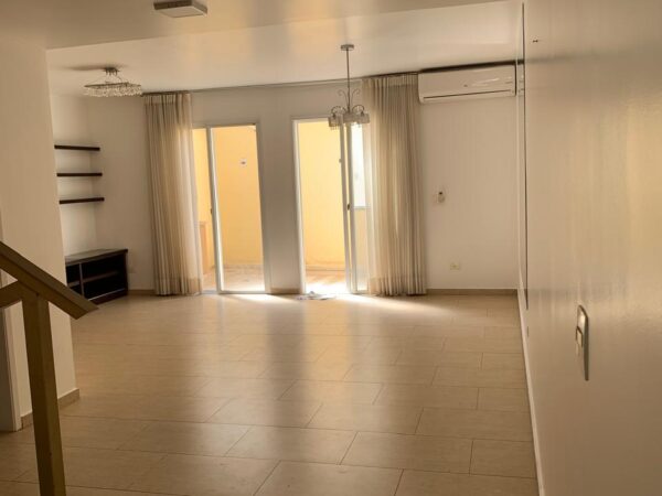 Vendo casa com 200 mts2, 4 Quartos( 2 Suites ) em condomínio fechado no Morumbi. SP