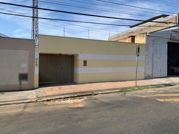 GRANDE OPORTUNIDADE  IMOVEL QUE  PODE TRANSFORMAR EM COMERCIAL
