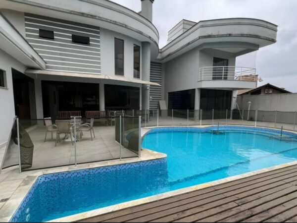 Casa de alto padrão mobiliada no Jaraguá Esquerdo