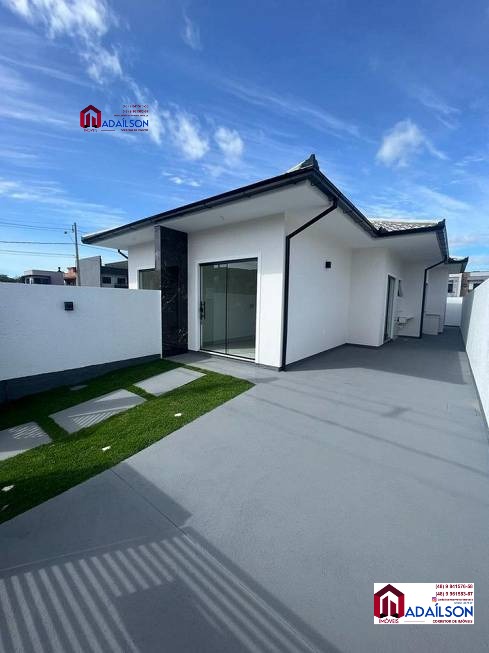 Casa em Forquilhas com 2 quartos sendo 1 suíte, 2 banheiros e 1 vaga de garagem CEF