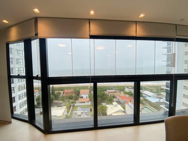 Apartamento em Balneário Piçarras 3 Suites, 2 Vagas,na Praia mobilado/decorado.Visita Mar