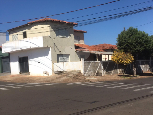 Sobrado de 3 quartos, 230m² no bairro Jardim Itapuã, em Lençóis Paulista