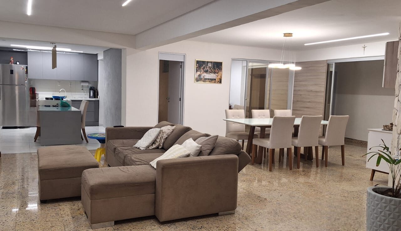 Apartamento de Luxo todo Reformado com 4 suítes em Tambaú a 300m do Mar