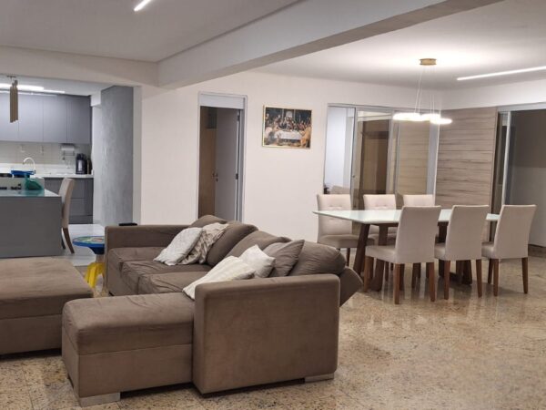 Apartamento de Luxo todo Reformado com 4 suítes em Tambaú a 300m do Mar