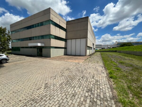 Vendo excelente GALPÃO INDUSTRIAL em condomínio fechado com total segurança 24 h