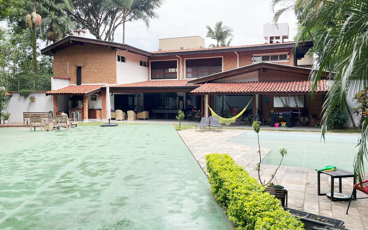 Casa no Alto de Pinheiros 460mts2. TERRENO 1300 mts2.4 Suites. 6 Vagas Ótima Área de lazer