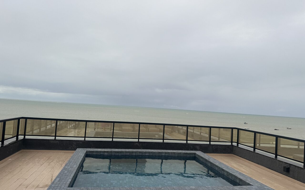 Vende-se flat na beira-mar do Bessa, vista definitiva, pronto para rentabilizar