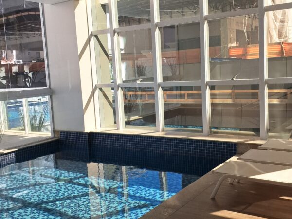 Apartamento alto padrão na meia praia