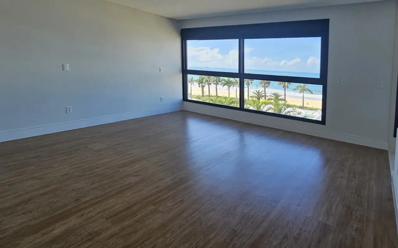Exclusividade Absoluta na Praia Brava: Cobertura Duplex