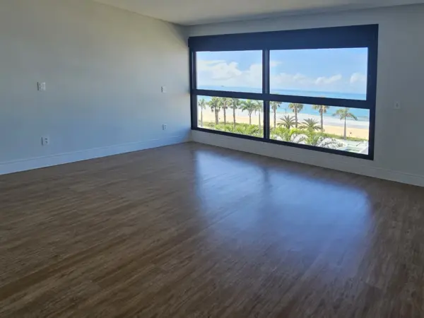 Exclusividade Absoluta na Praia Brava: Cobertura Duplex