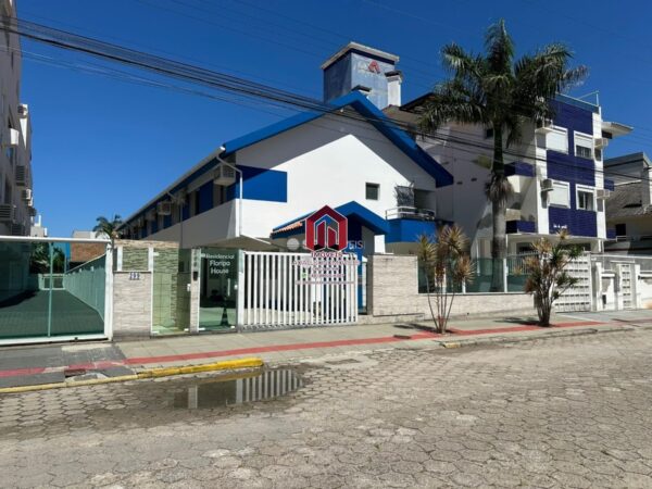 SOBRADOS COM 2 DORMITORIOS EM FLORIANOPLIS, NORTE DA ILHA 400MT DA PRAIA RUA DAS GAIVOTAS