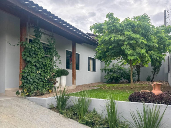 Casa semi mobiliada, com amplo quintal ,no 3 Rios do Sul. Jaguará do Sul