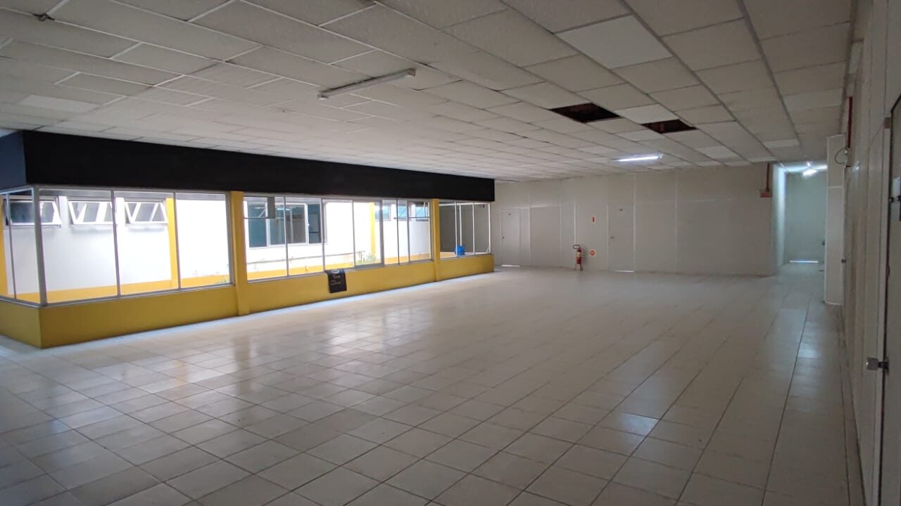Galpão para venda com pé direito de 3 metros e com mais um terreno