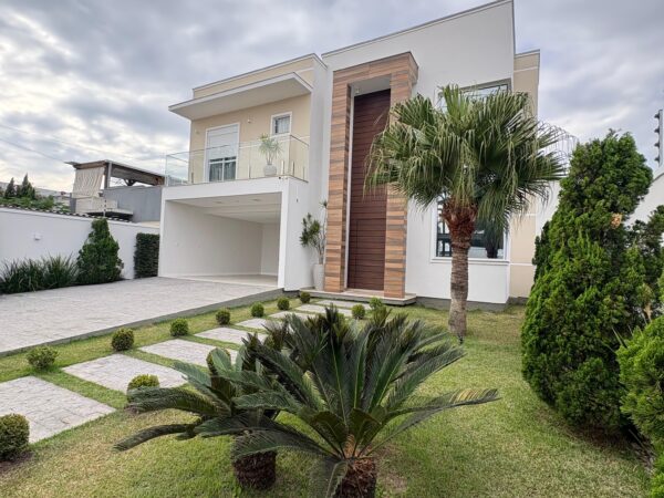 Luxuosa Casa em Tijucas,  aceita financiamento bancário e imoveis! Pronta para Morar