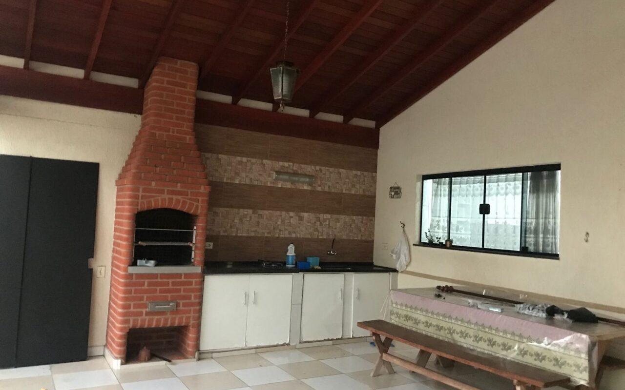 Imóvel em Americana, com casa e salão comercial