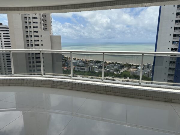 Vende-se apartamento de luxo, com vista definitiva, no Altiplano de Cabo Branco