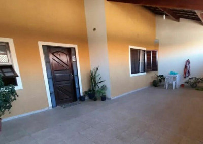 Casa com 3 Quartos, área de serviço, quintal,, 3 vagas de garagem. Vila dos Comerciários