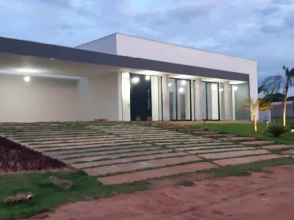 Casa de alto padrão com 4 Suites ,piscina, área gourmet, aquecimento,na Represa de Avaré