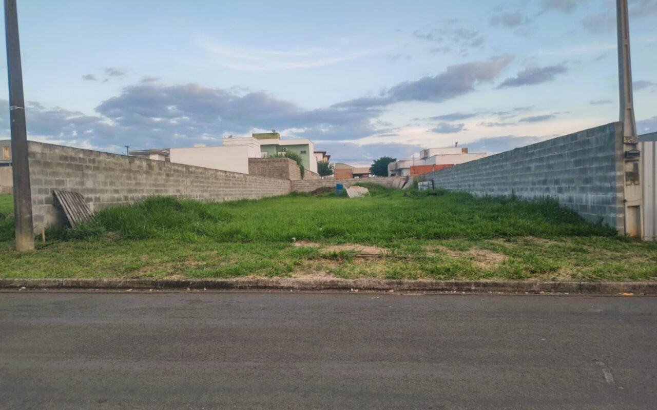 Terreno no Condomínio Jacarandá em Engenheiro Coelho – 500m² de Oportunidades!