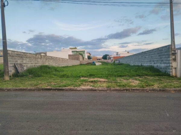 Terreno no Condomínio Jacarandá em Engenheiro Coelho – 500m² de Oportunidades!