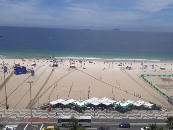 Apartamento em Copacabana. ATLÂNTICA 300 M²  FRONTAL MAR , ANDAR ALTO