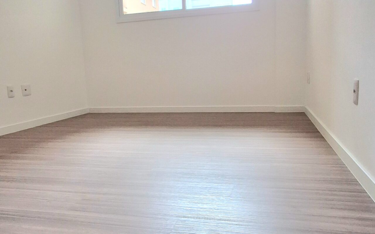 Apartamento de 2 Quartos em Itapema,  Sacada com churrasqueira, a poucos metros do mar