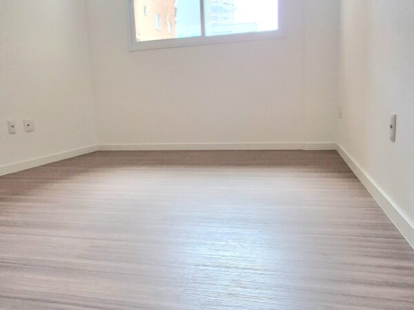 Apartamento de 2 Quartos em Itapema,  Sacada com churrasqueira, a poucos metros do mar