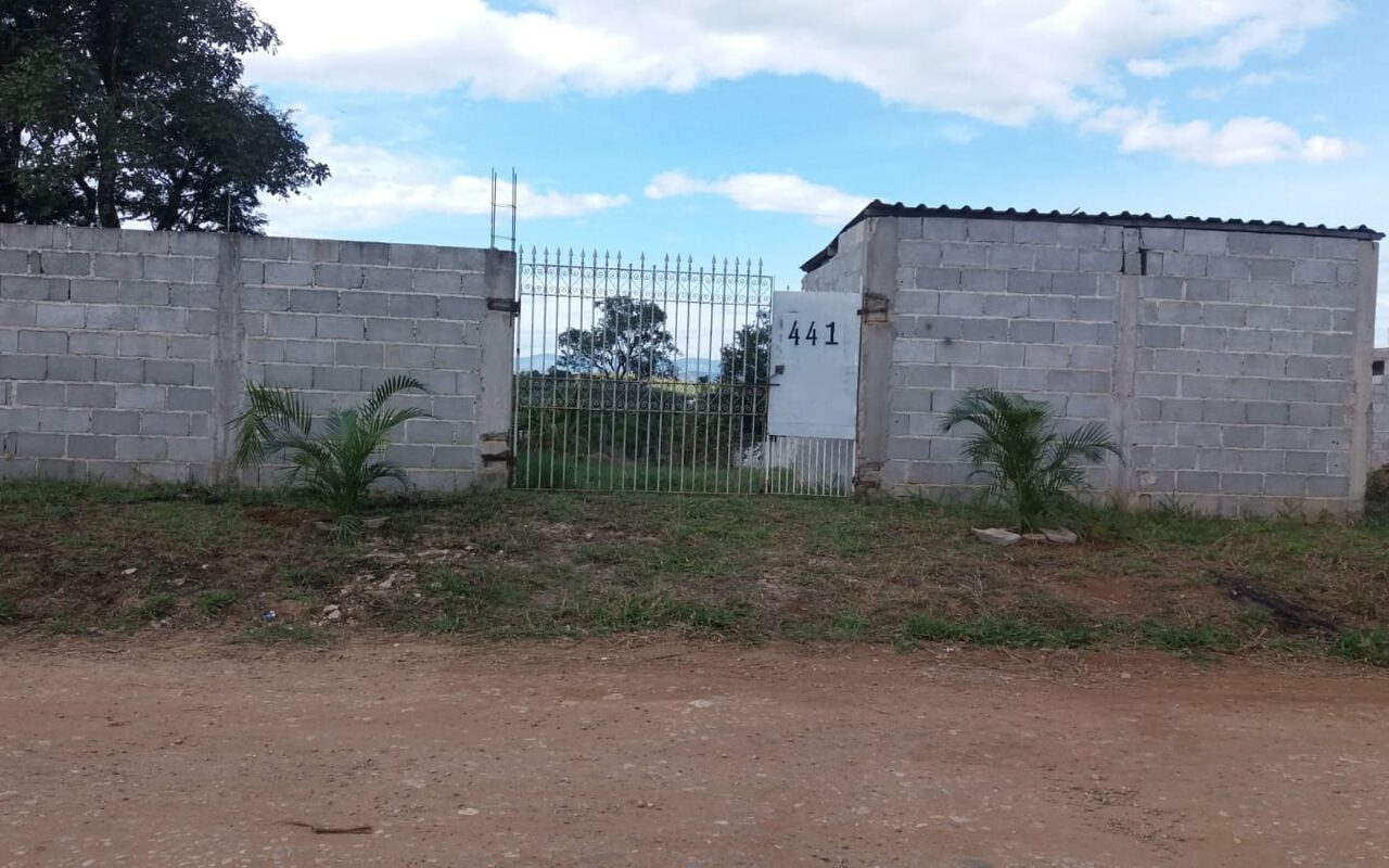 Terreno com melhorias, murado, portão, água,energia,plano.Parque das Garças, Guaratinguetá