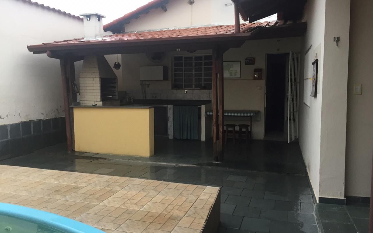 Casa com Piscina , Quintal, Solarium, 2 Vagas ,á venda no Bairro São Bento, Guaratinguetá
