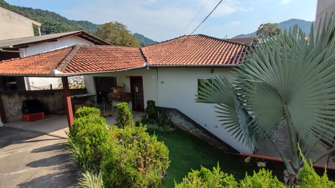 Casa com 4 quartos e 3 banheiros à Venda