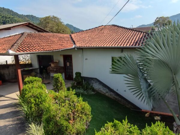 Casa com 4 quartos e 3 banheiros à Venda