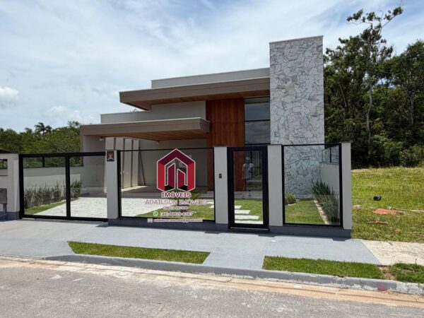 Linda casa moderna com 3 suítes e área gourmet – São José/SC – Brasil