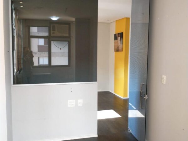 Sala Comercial Reformada | 40 m² | 1 Vaga | Próxima ao Consulado Americano | Chácara Santo